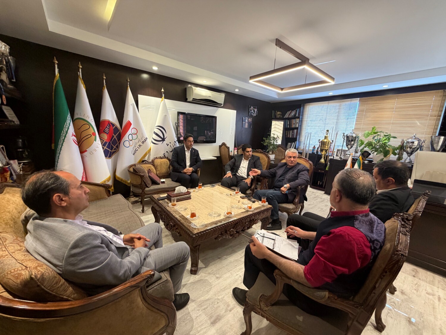 نشست مشترک فدراسیون بولینگ و بیلیارد با هیات استان اصفهان برگزار شد.